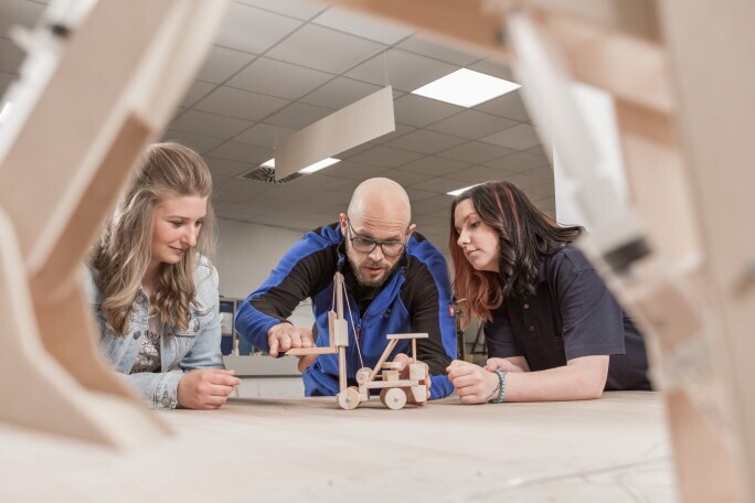 Berufstrainer/ Ausbilder (m/w/d) für den Bereich Handwerk (gewerblich-technisch), 1. Bild